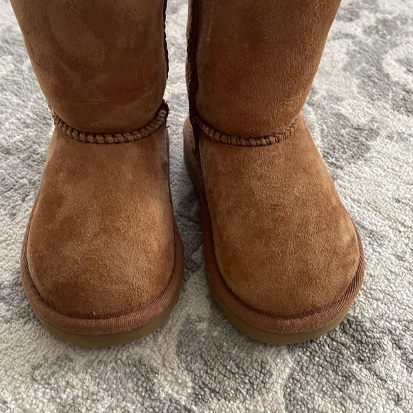LIKE NEW💫 Toddler 6 UGG medium - Picture 3 of 9